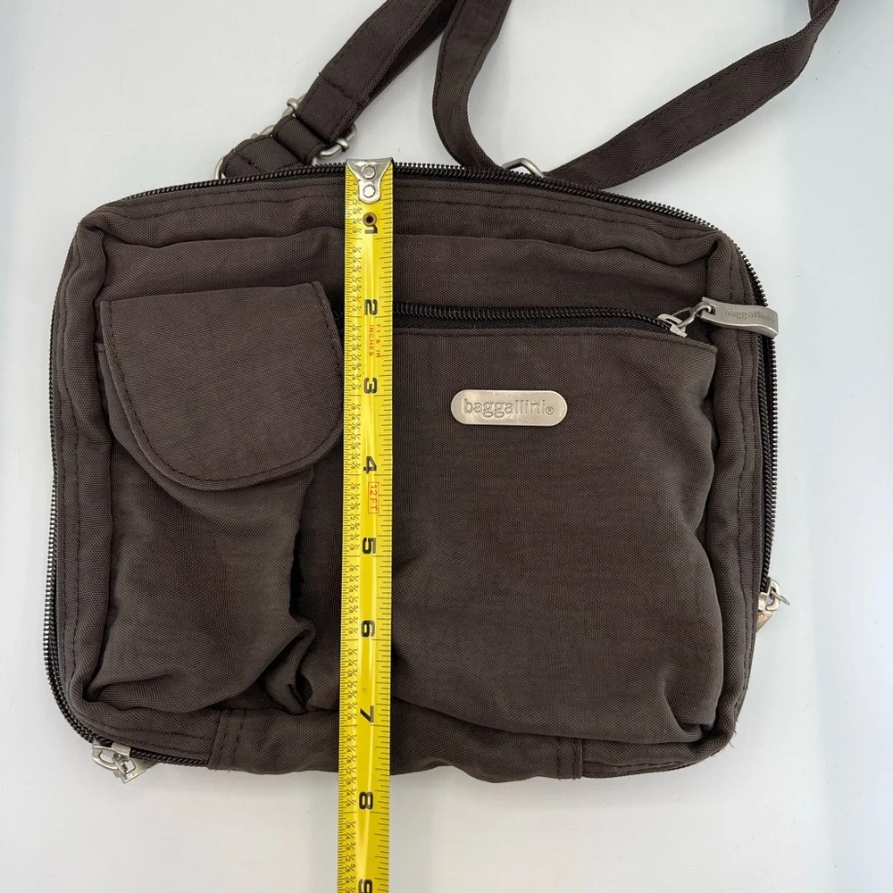 Baggallini Brown Crossbody Handbag  Purse Pockets Pouches Casual Travel Vacation
